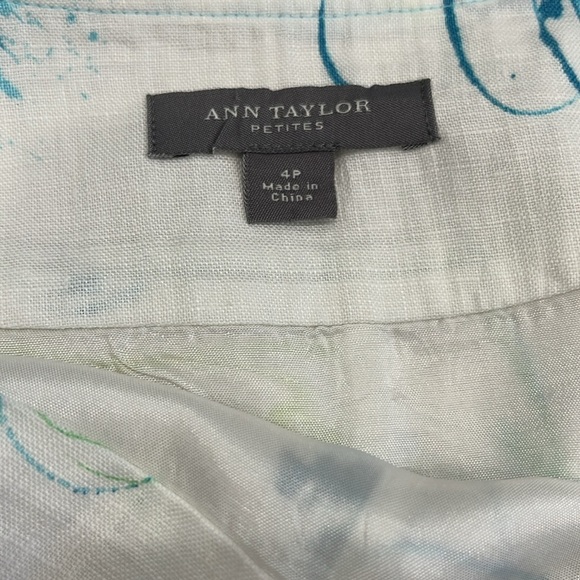 Ann Taylor | 100% Linen Floral Pencil Skirt |‎ White & Blue | Petite Size 4 (4P) - Picture 3 of 10